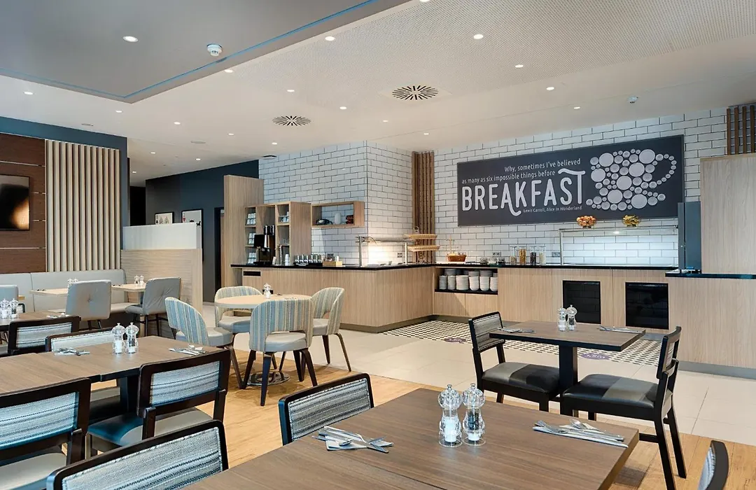 Premier Inn Frankfurt Westend-1